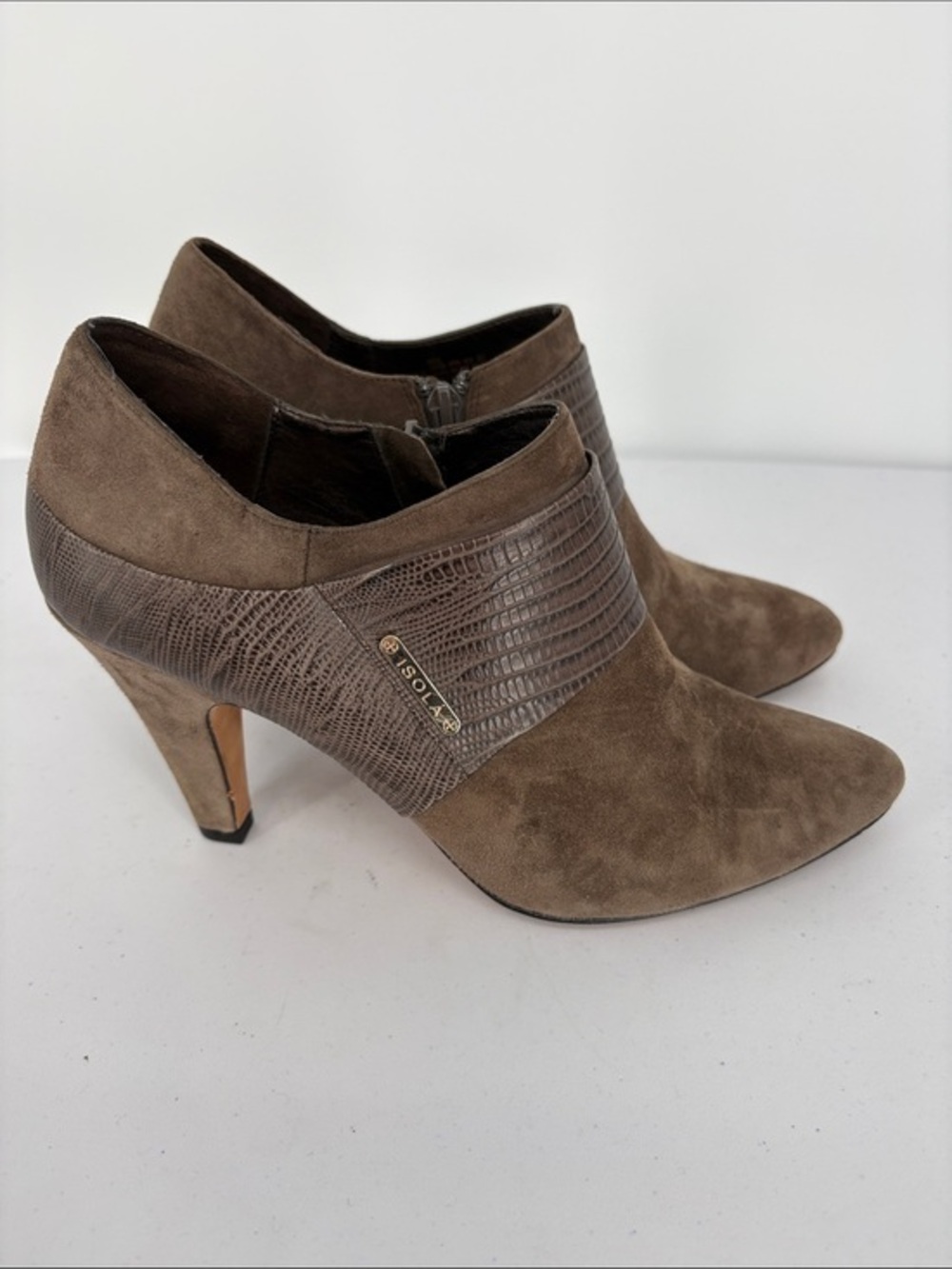 🐾 Isola Taupe Suede Pointed-Toe Ankle boots Heels